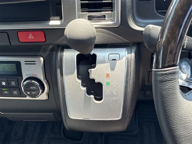 Toyota HIACE WAGON GL 2023 — миниатюра 3