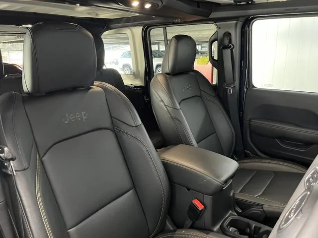 Chrysler Jeep JEEP WRANGLER UNLIMITED SAHARA 2024 — миниатюра 2