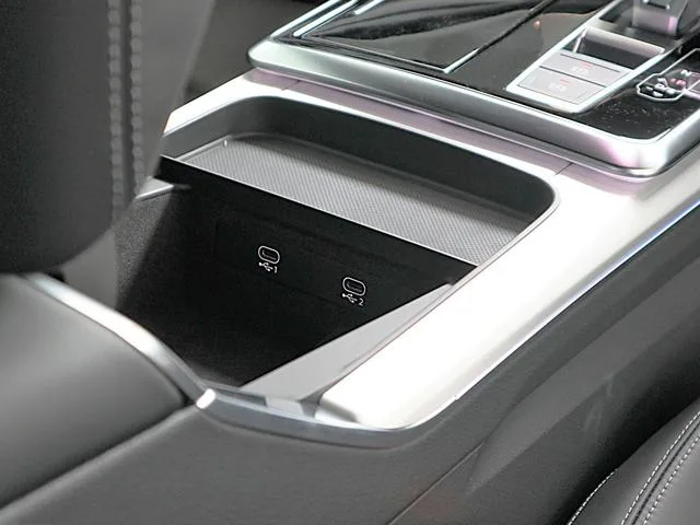 Audi Q8 55TFSI QUATTRO S LINE 2022 — миниатюра 2