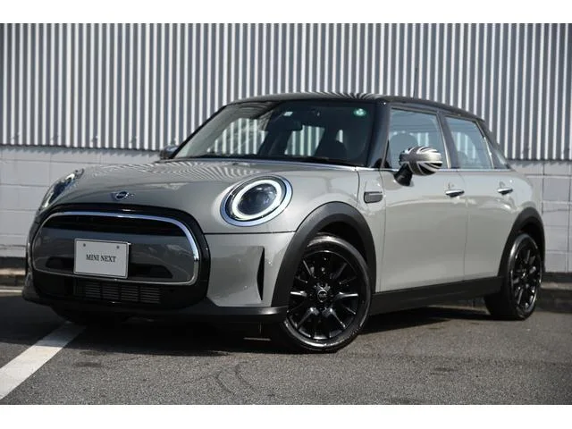 MINI MINI COOPER D ESSENTIAL TRIM 2022 — фото 1, купить с доставкой в Москву