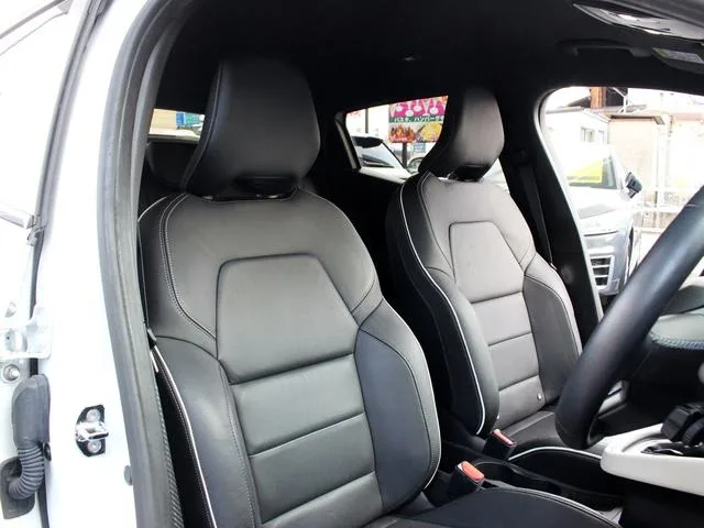 Renault LUTECIA E-TECH FULL HYBRID LEATHER PACK 2023 — миниатюра 3