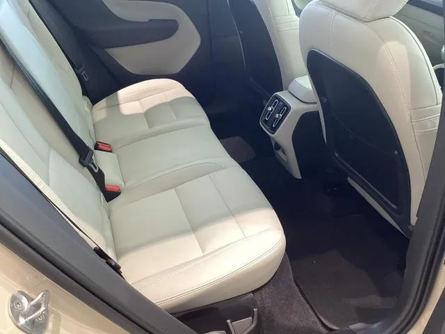 Volvo XC40 ULTRA B4 AWD DARK EDITION 2025 — миниатюра 3