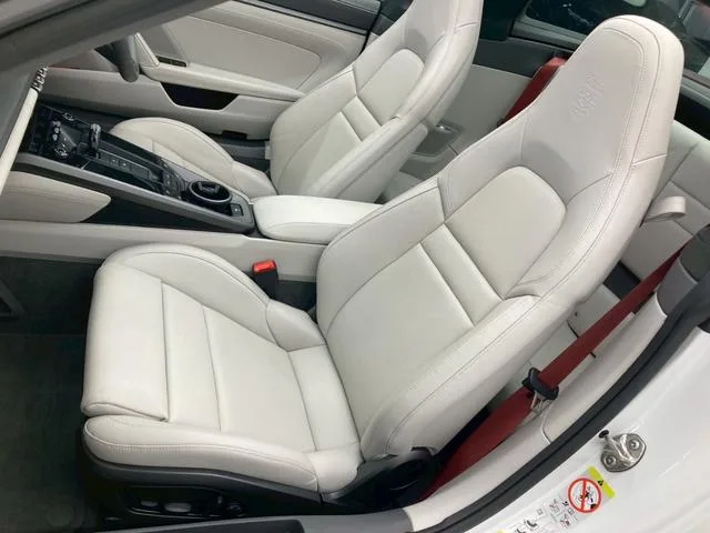 Porsche 911 2024 — миниатюра 2
