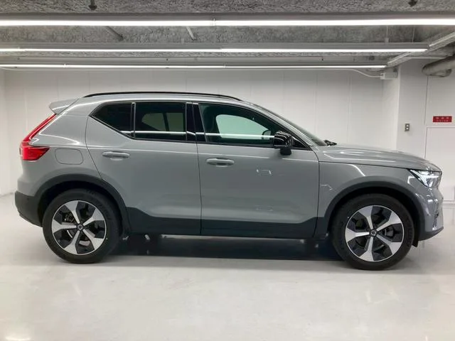 Volvo XC40 ULTIMATE B4 AWD DARK EDITION 2024 — миниатюра 3