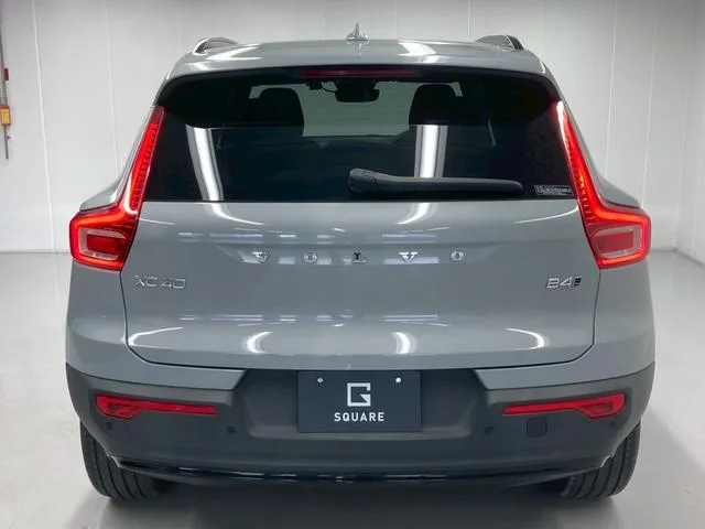 Volvo XC40 ULTIMATE B4 AWD DARK EDITION 2024 — миниатюра 4