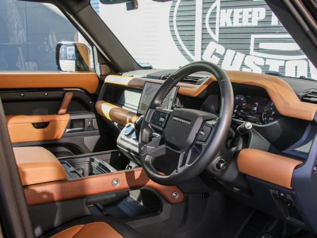 Land Rover Defender 110X-DYNAMIC HSE D300 2023 — миниатюра 3