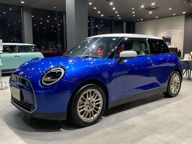 MINI MINI COOPER SE FAVOURED TRIM 2024 — фото 1, купить с доставкой в Москву