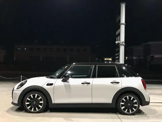MINI MINI COOPER CAMDEN EDITION 2024 — миниатюра 2