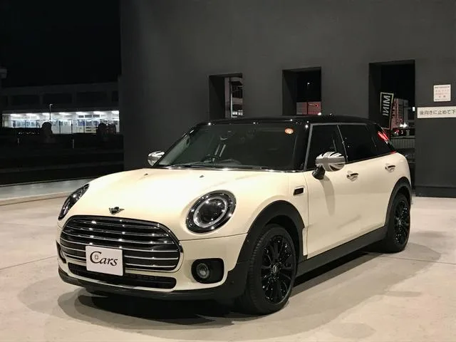 MINI MINI COOPER D CLUBMAN CLASSIC TRIM 2022 — фото 1, купить с доставкой в Москву