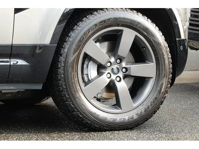 Land Rover Defender 110X-DYNAMIC HSE D300 2023 — миниатюра 3