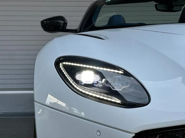 Aston Martin DBS SUPERLEGGERA VOLANTE 2023 — миниатюра 4