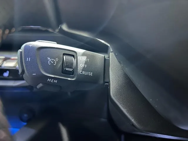 Peugeot 3008 GT HYBRID4 2025 — миниатюра 5