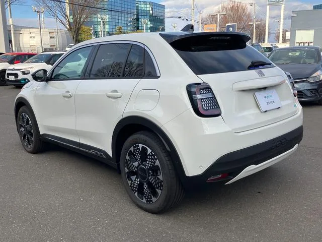 Fiat 600e LA PRIMA 2025 — миниатюра 3