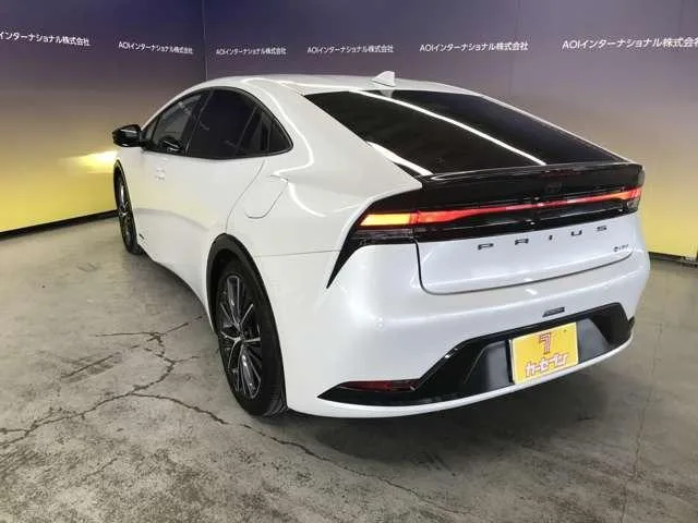 Toyota Prius Z 2023 — миниатюра 2