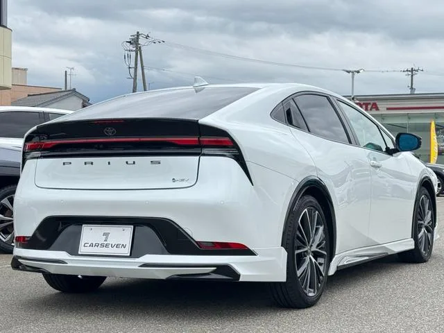 Toyota Prius Z 2023 — миниатюра 2