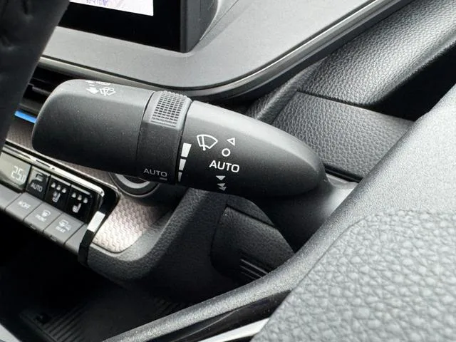 Toyota Prius Z 2023 — миниатюра 5