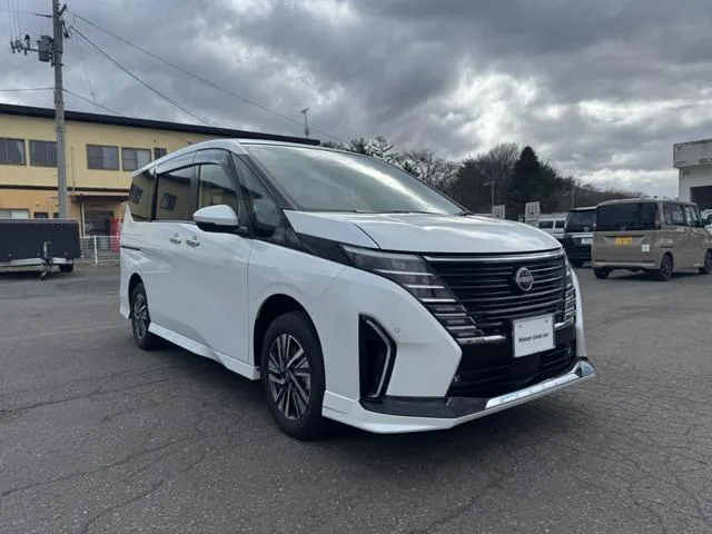 Nissan SERENA HIGHWAY STAR V 2024 — фото 1, купить с доставкой в Москву