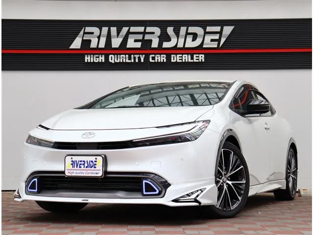 Toyota Prius Z 2023 — фото 1, купить с доставкой в Москву
