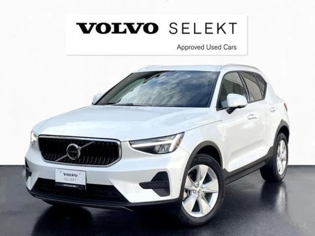 Volvo XC40 PLUS B3 2023 — фото 1, купить с доставкой в Москву