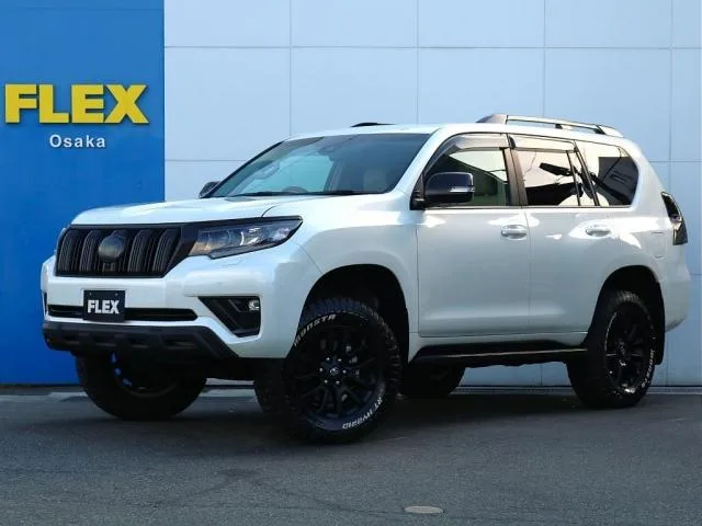 Toyota Land Cruiser Prado TX L PACKAGE MATT BLACK EDITION 2023 — фото 1, купить с доставкой в Москву