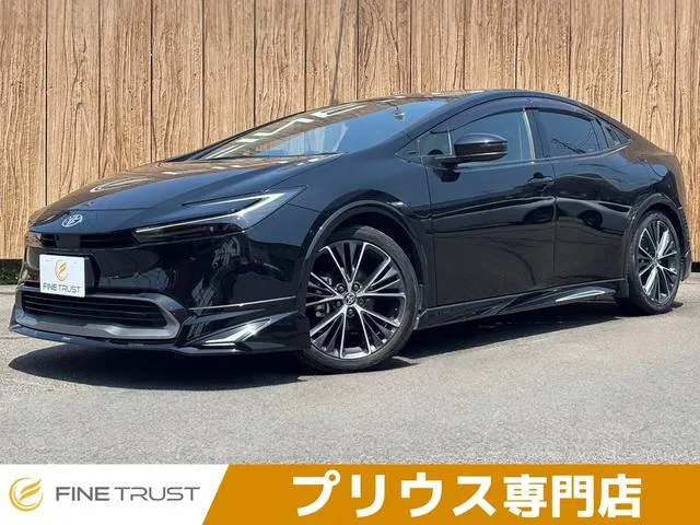 Toyota Prius Z 2023 — фото 1, купить с доставкой в Москву