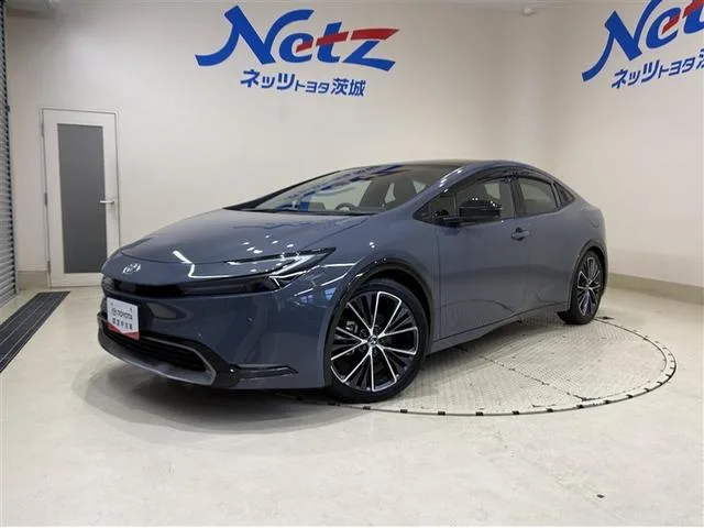 Toyota Prius Z 2023 — фото 1, купить с доставкой в Москву