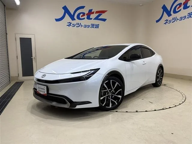 Toyota Prius Z 2024 — фото 1, купить с доставкой в Москву
