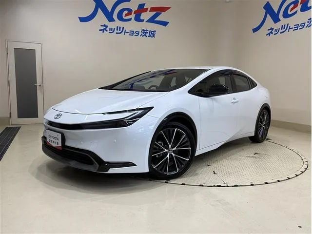 Toyota Prius Z 2023 — фото 1, купить с доставкой в Москву