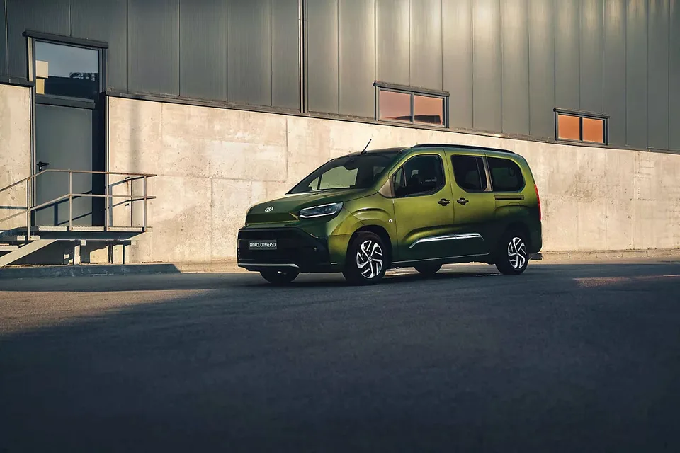 Toyota Proace City Verso 2026 — фото 1, купить с доставкой в Москву