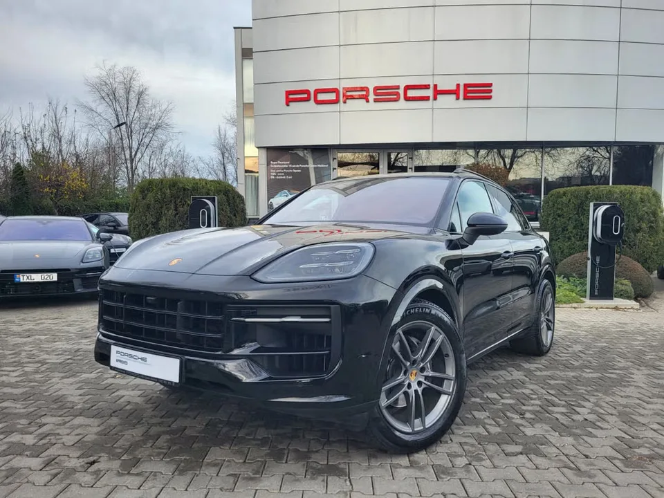 Porsche Cayenne 2023 — фото 1, купить с доставкой в Москву