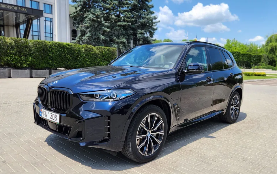 BMW X5 2024 — фото 1, купить с доставкой в Москву