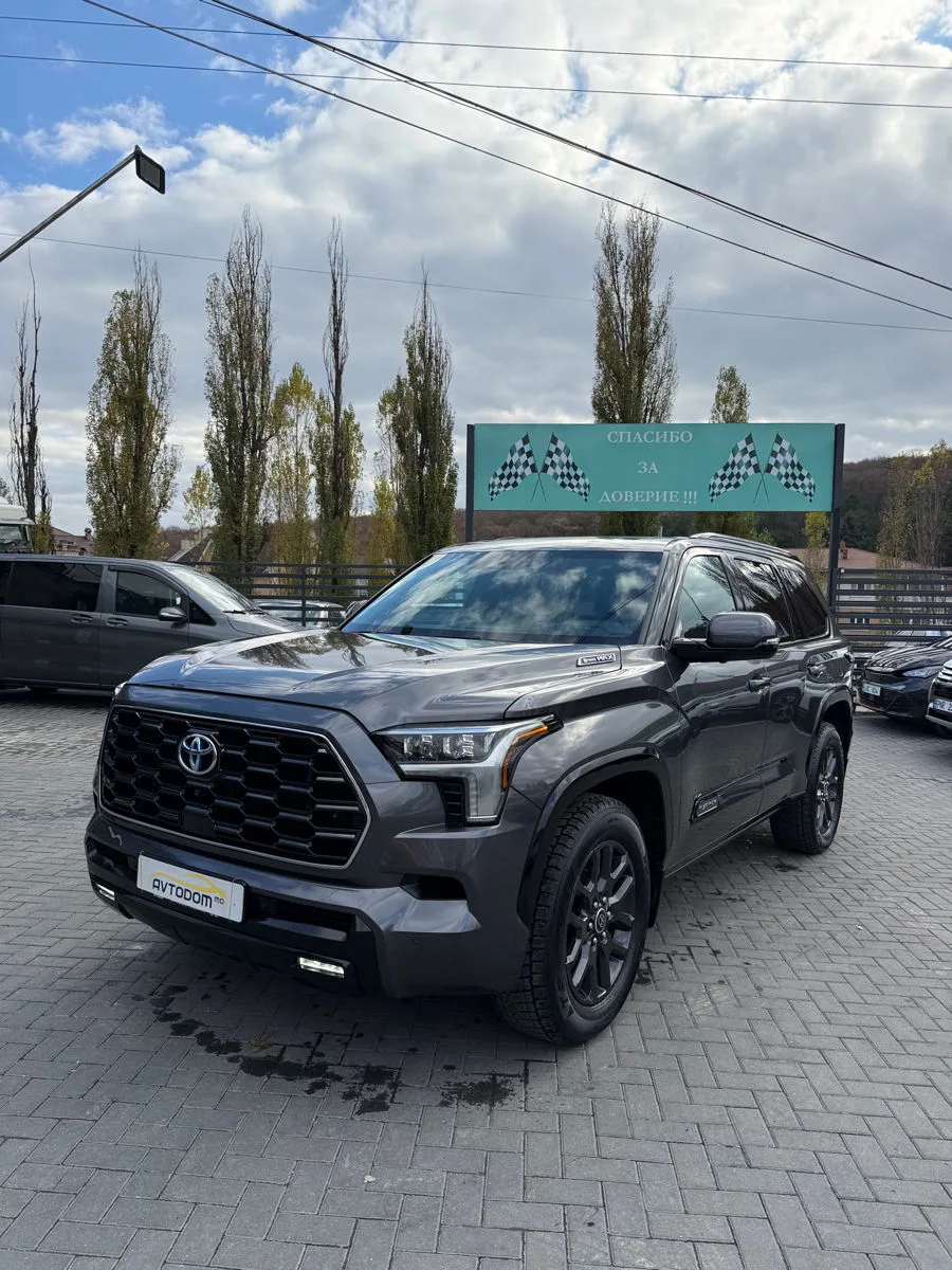 Toyota Sequoia 2023 — фото 1, купить с доставкой в Москву