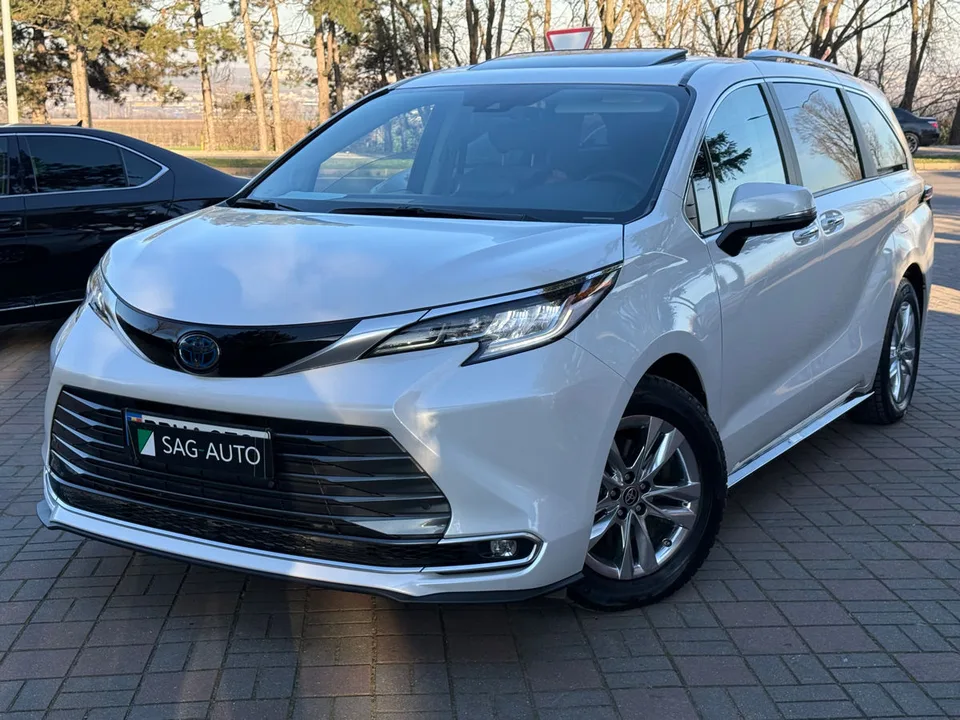 Toyota Sienna 2024 — фото 1, купить с доставкой в Москву