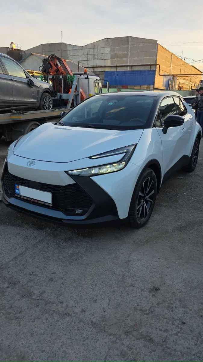 Toyota C-HR 2024 — фото 1, купить с доставкой в Москву