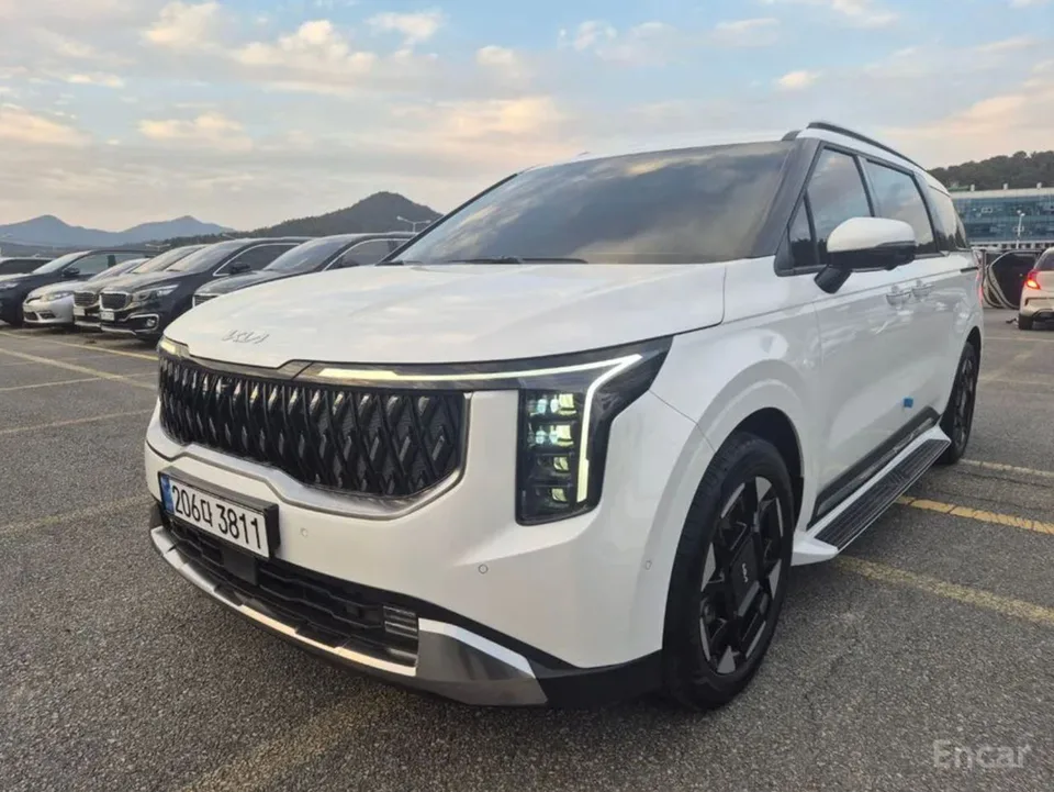 Kia Carnival 2024 — фото 1, купить с доставкой в Москву