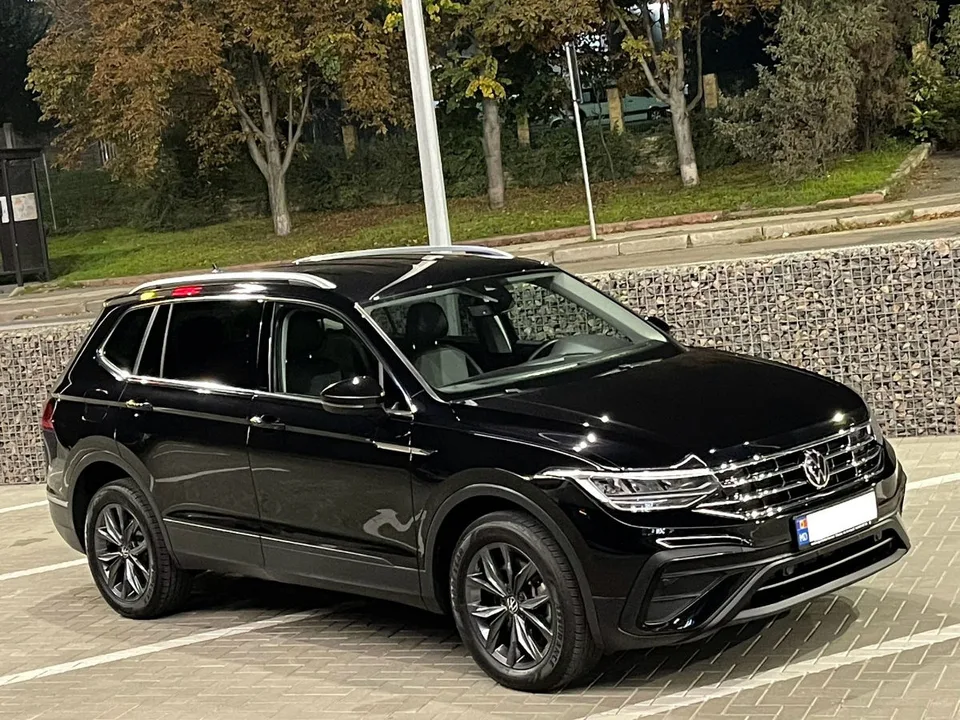 Volkswagen Tiguan 2022 — фото 1, купить с доставкой в Москву