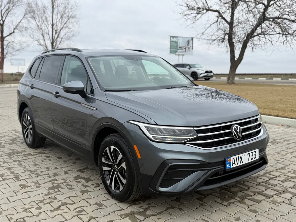 Volkswagen Tiguan 2023 — фото 1, купить с доставкой в Москву