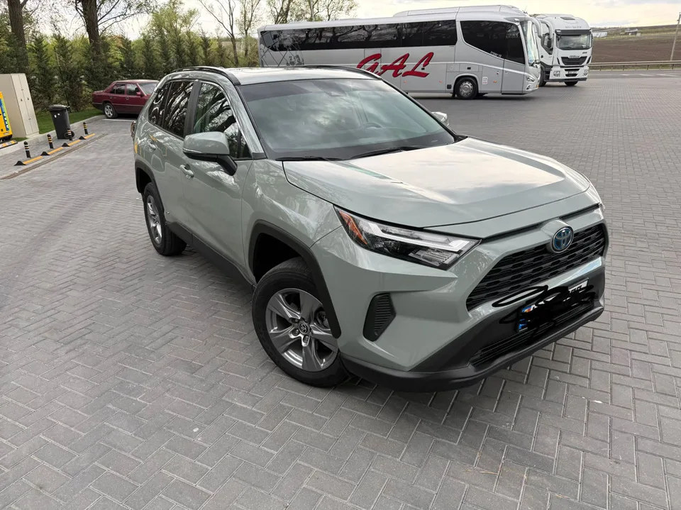 Toyota RAV4 2022 — фото 1, купить с доставкой в Москву