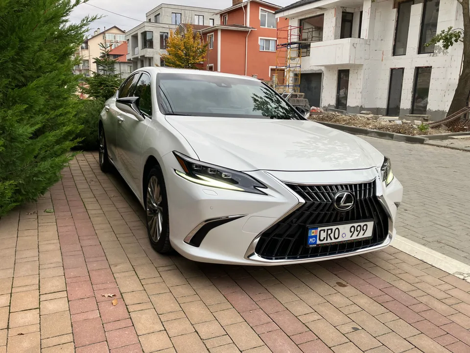 Lexus ES Series 2024 — фото 1, купить с доставкой в Москву
