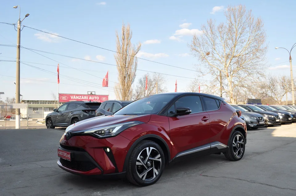 Toyota C-HR 2023 — фото 1, купить с доставкой в Москву