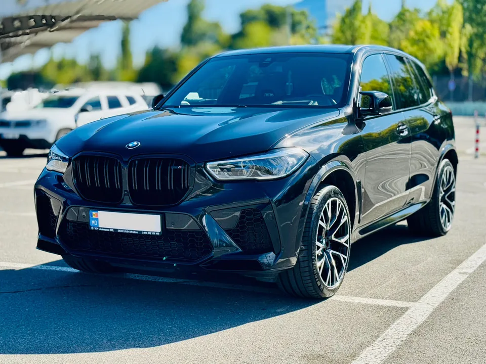 BMW X5M 2022 — фото 1, купить с доставкой в Москву