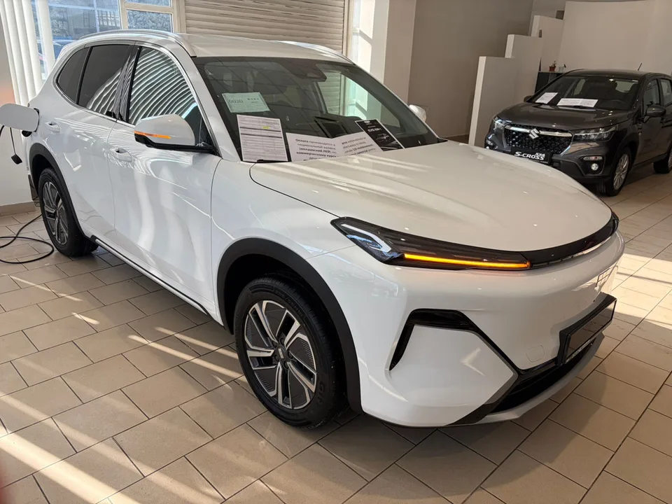 Geely EX5 EM-i 2025 — фото 1, купить с доставкой в Москву