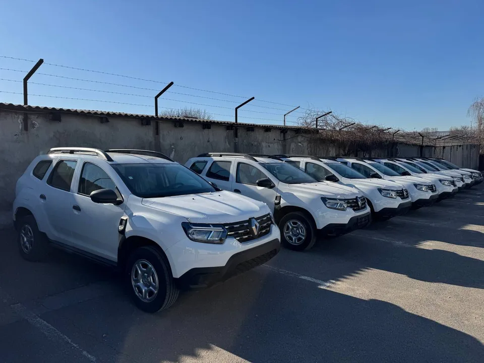 Dacia Duster 2023 — фото 1, купить с доставкой в Москву
