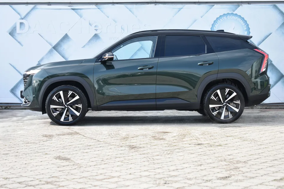 Geely Atlas 2025 — фото 1, купить с доставкой в Москву