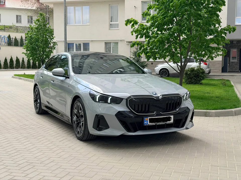 BMW 5 Series 2024 — фото 1, купить с доставкой в Москву
