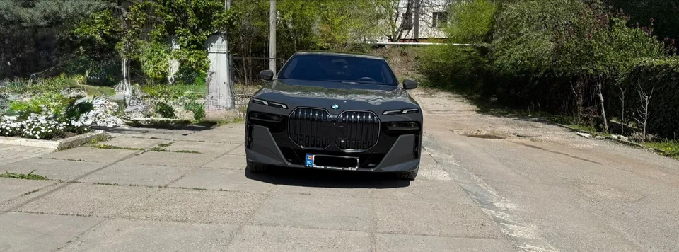 BMW 7 Series 2023 — фото 1, купить с доставкой в Москву