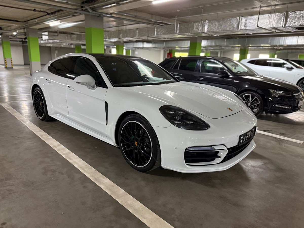Porsche Panamera 2023