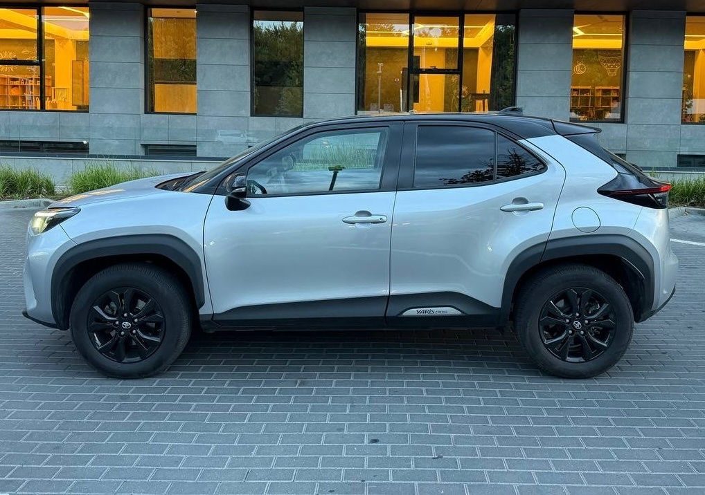 Toyota YARIS CROSS 2023