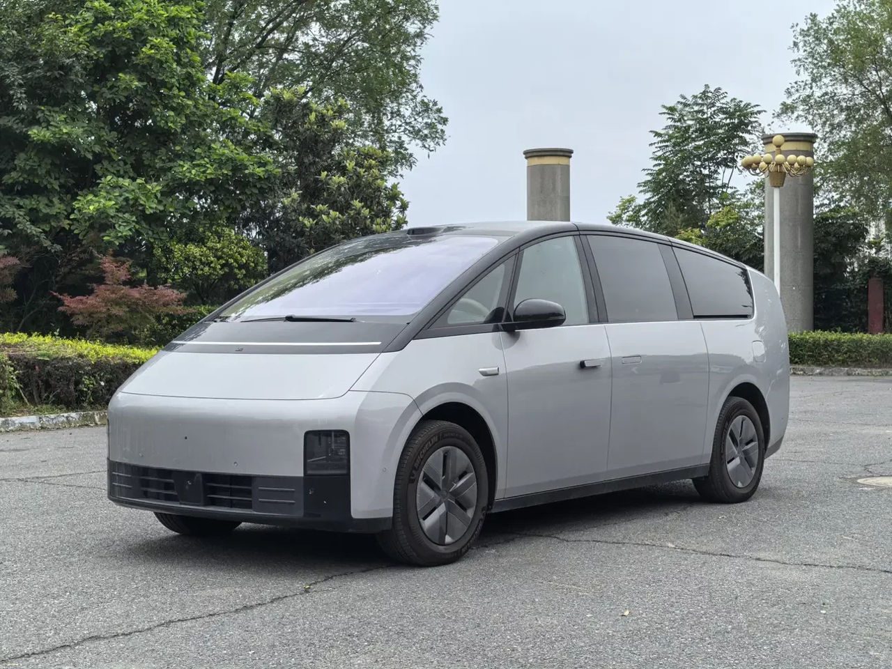 Li Xiang MEGA 2025