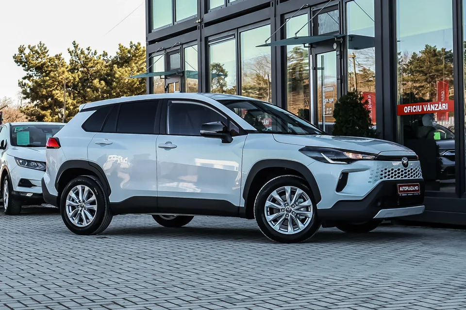 Toyota CorollaCross 2025 — фото 1, купить с доставкой в Москву
